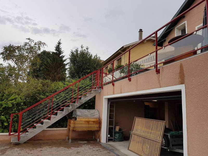 Fabrication et pose d'un escalier en aluminium sur mesure avec garde-corps, à Caluire